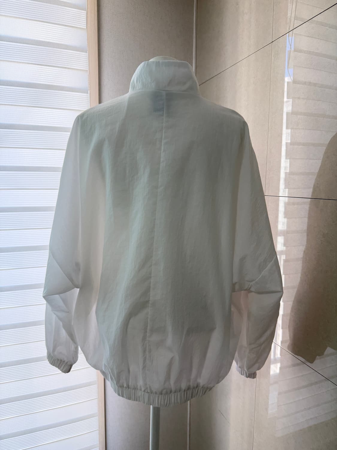 나이키 화이트 바람막이 점퍼 M 상품이미지3