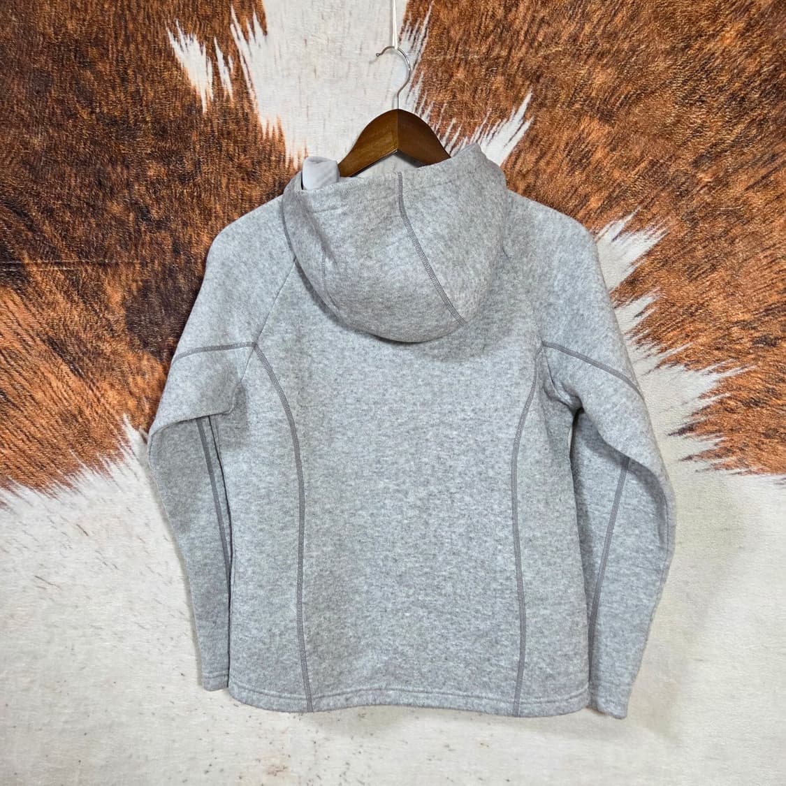 블랙야크 화이트 누빔 그레이 배색 후드집업 상품이미지5