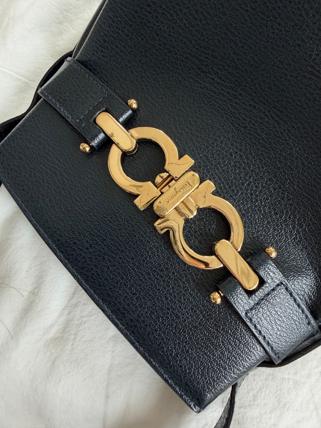 [Ferragamo] Leather bucket shoulder bag 상품이미지5