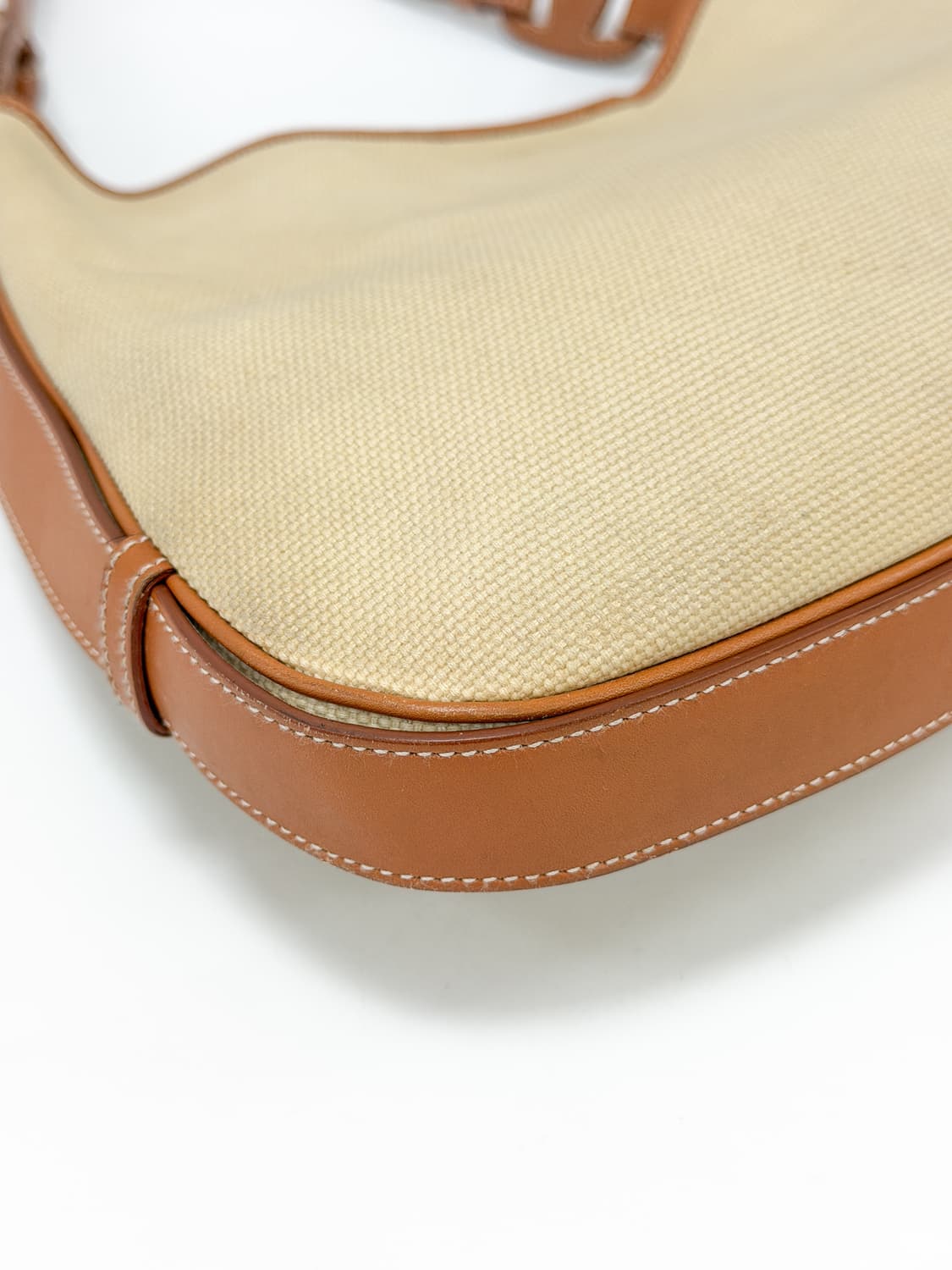 페라가모 간치니 캔버스 레더 호보백 상품이미지7