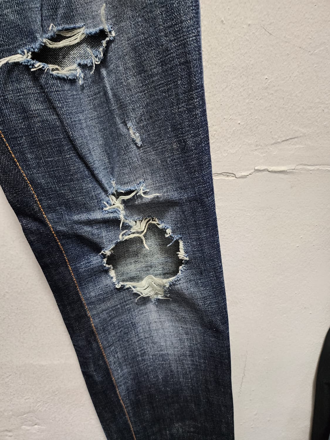 돌체앤가바나 데미지 스틸로고 워싱 청바지 상품이미지4