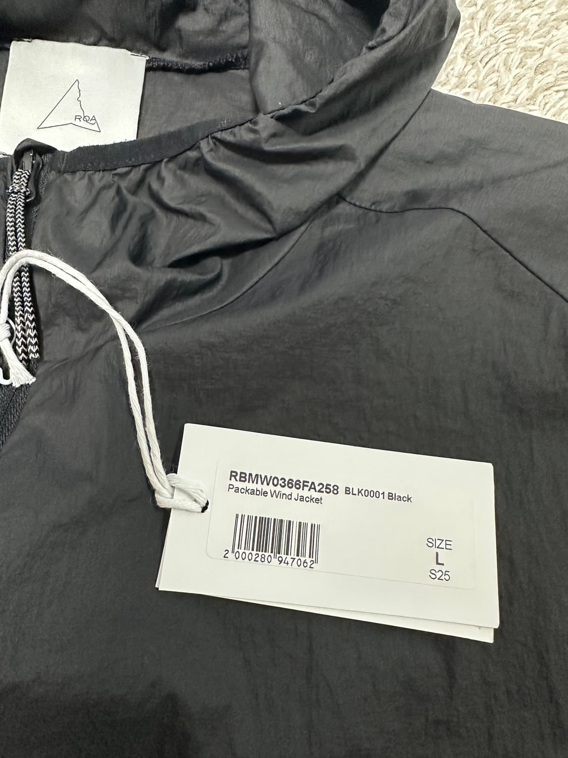 [L] Roa 로아 패커블 윈드 자켓 25SS 블랙 상품이미지3