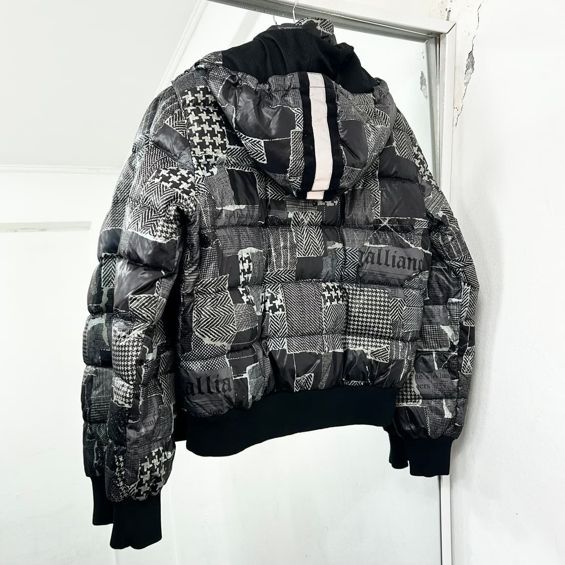 존 갈리아노 뉴스페이퍼 패딩 상품이미지5