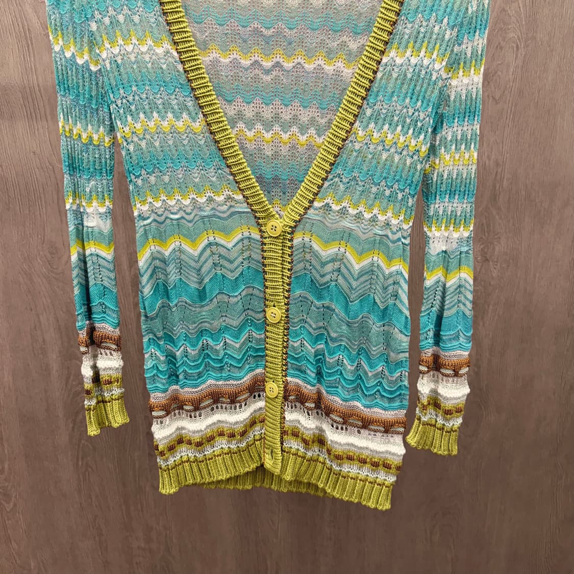 미쏘니 브이넥 긴팔 니트 가디건 자카드 패턴 디테일 루즈핏 올리브 상품이미지5