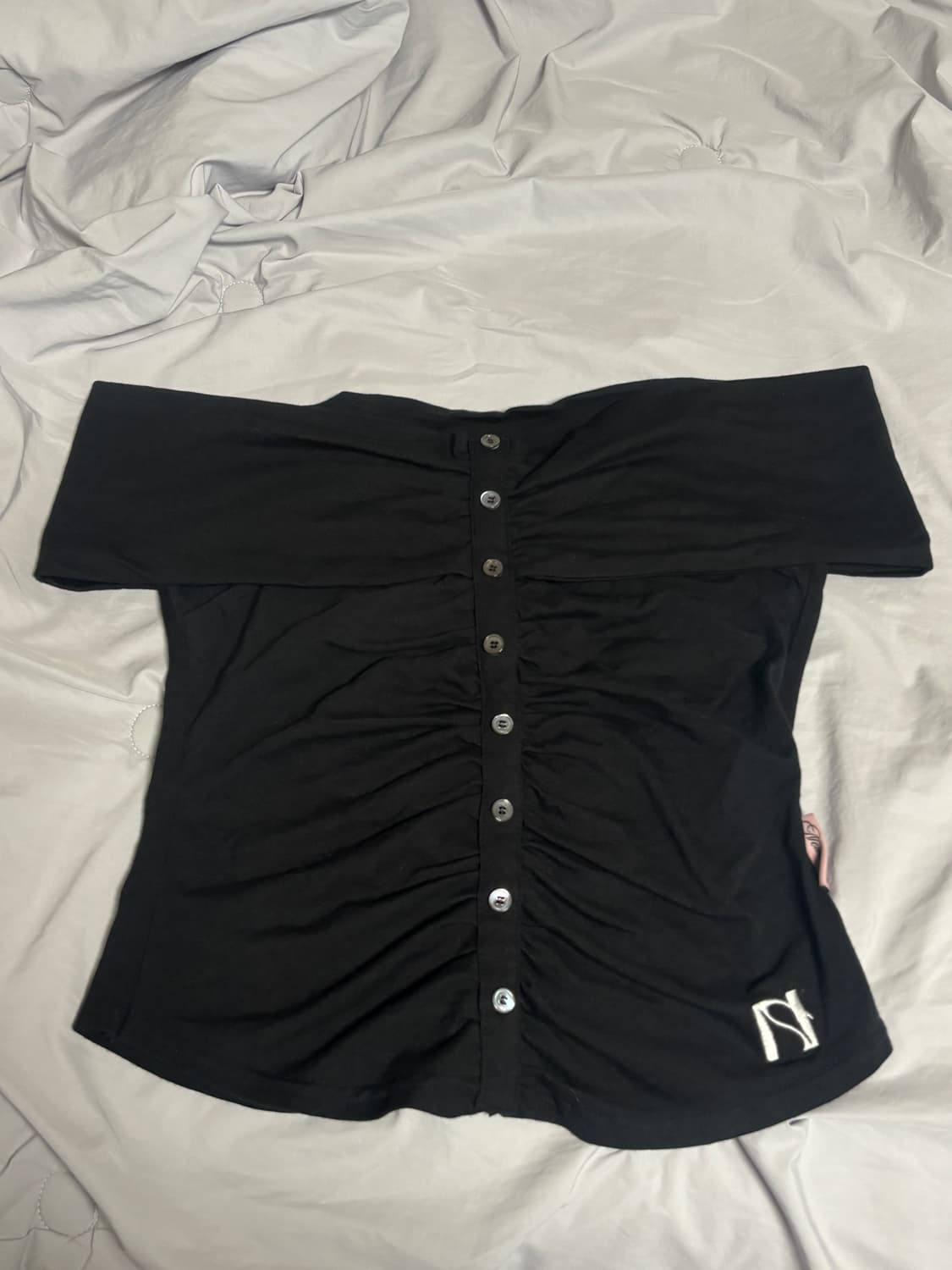 뉴얼린 버튼 셔링 오프숄더 탑 상품이미지2