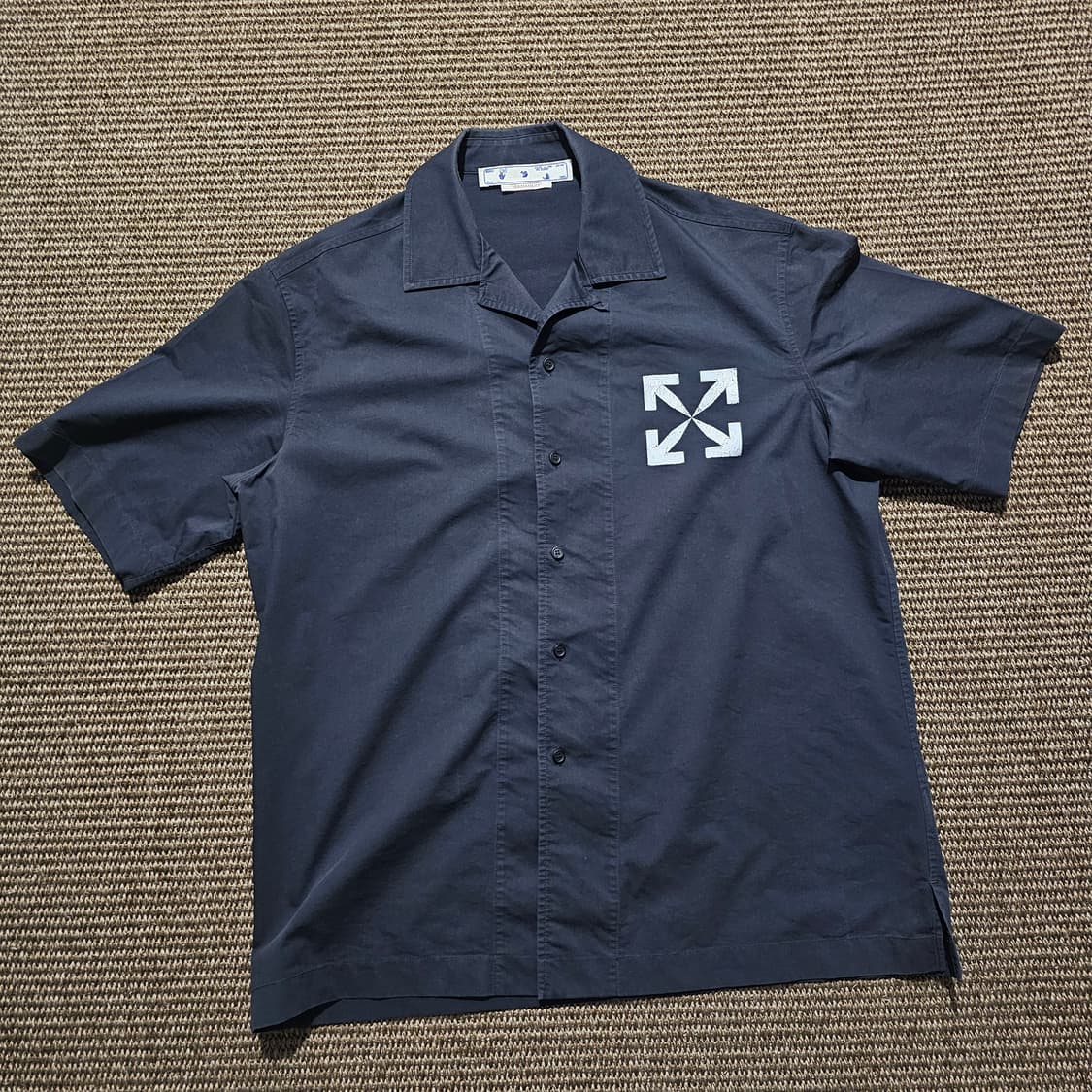 오프화이트 반팔 셔츠 블랙 M 상품이미지1