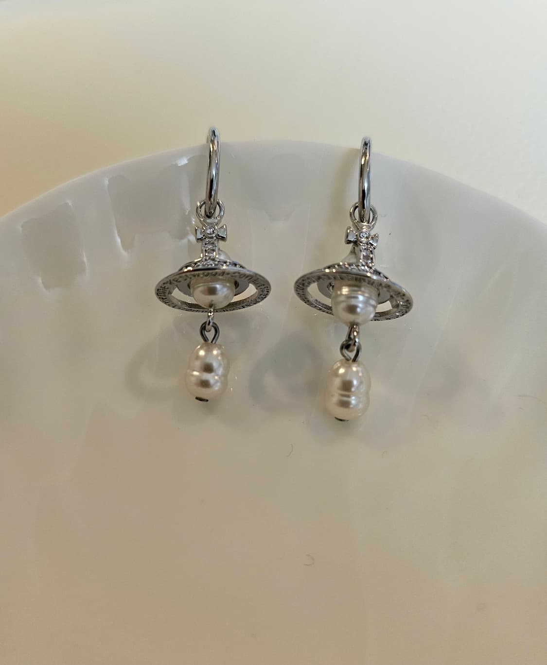 비비안웨스트우드 업사이클링 천연담수 진주 드롭 귀걸이 상품이미지2