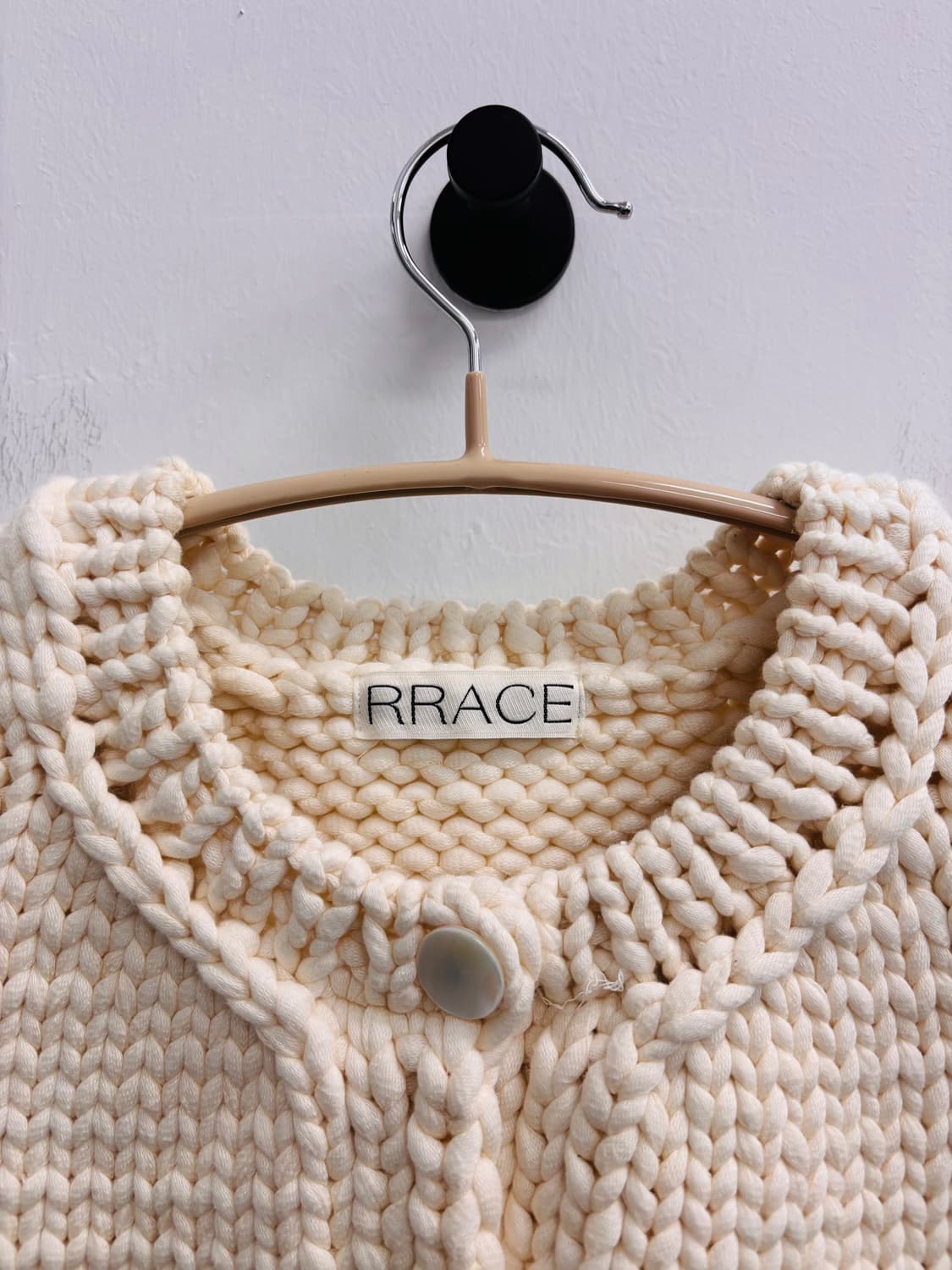 레이스(RRACE) 청키 니트 하프 가디건 아이보리 상품이미지2