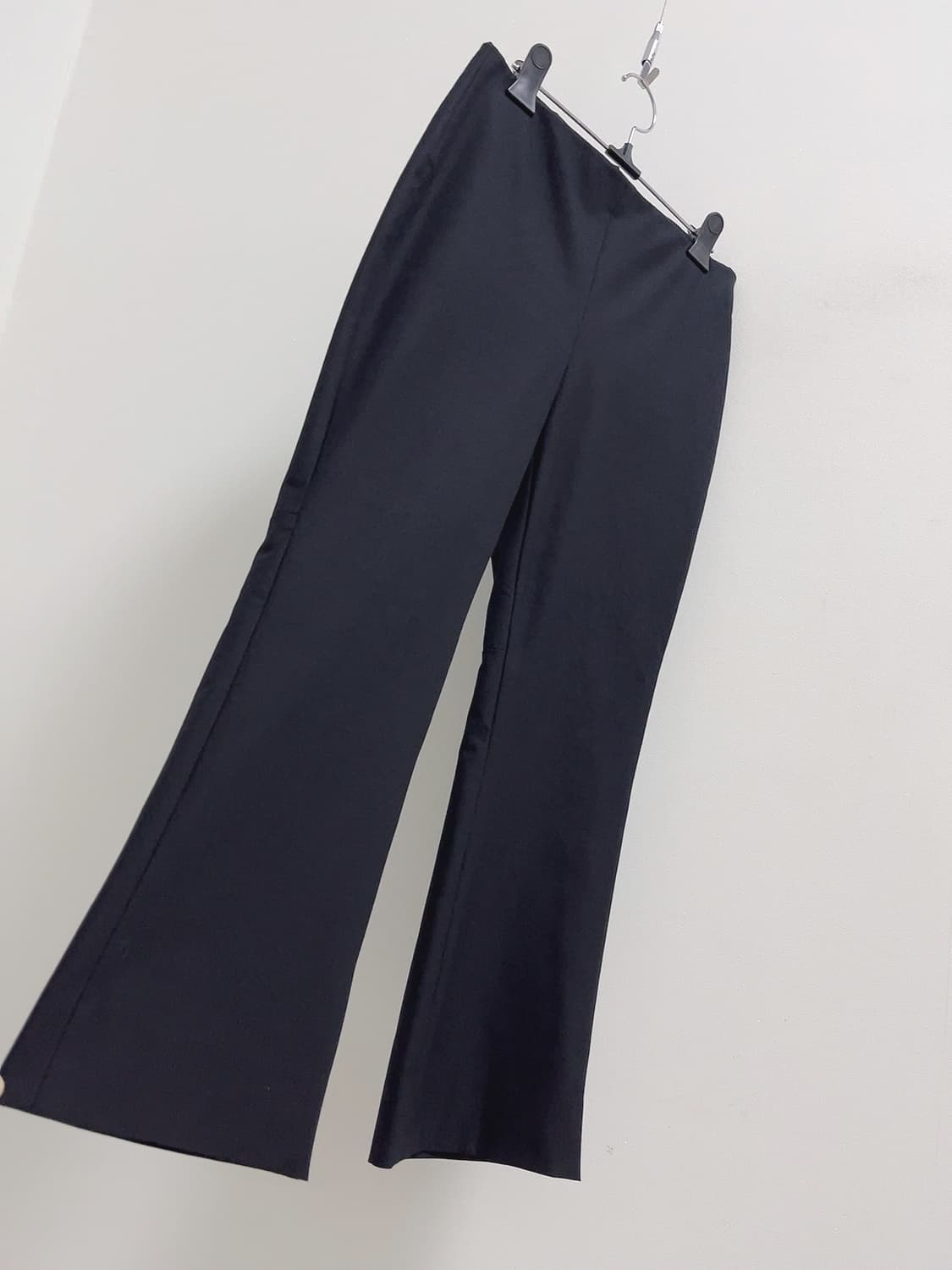 띠어리 블랙 크롭 부츠컷 팬츠 상품이미지4