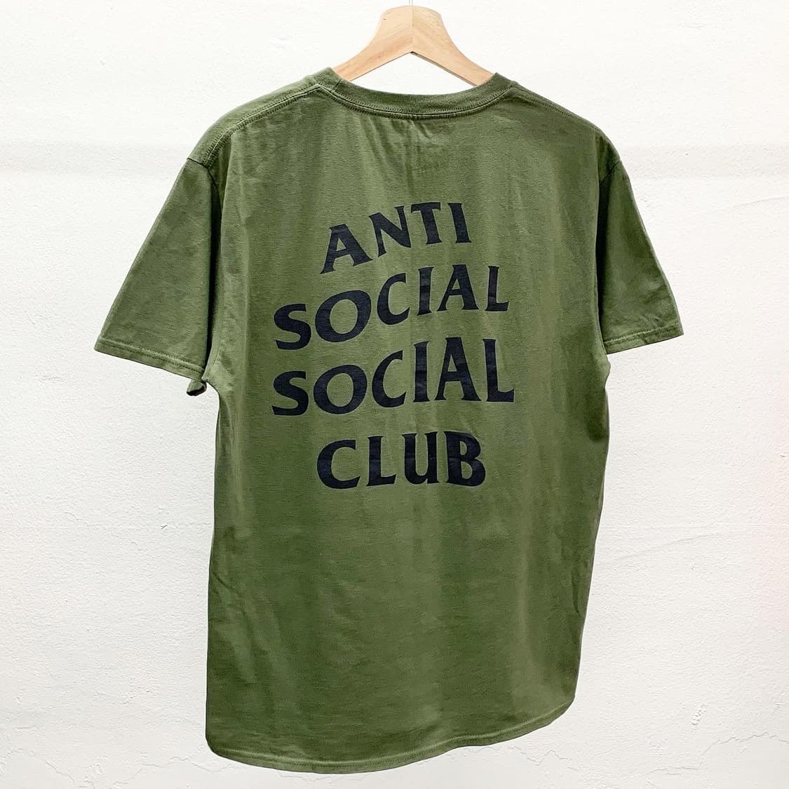 안티소셜소셜클럽 카키 빅로고 프린팅 티셔츠  상품이미지1