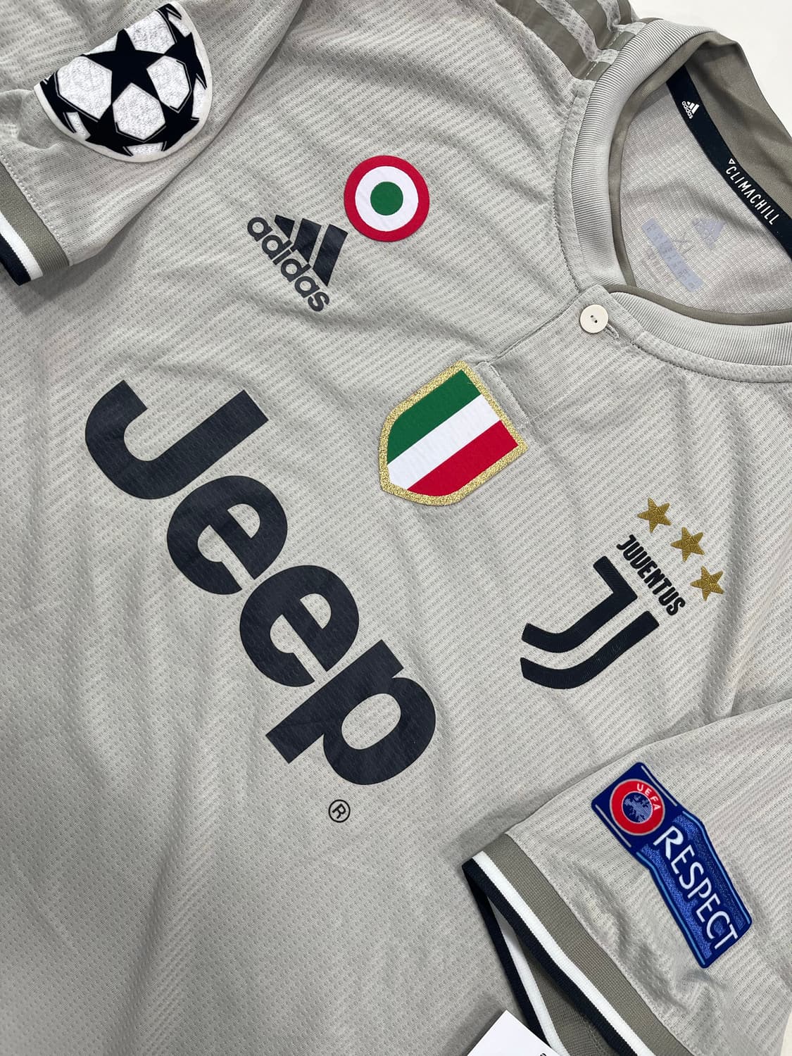 아디다스 18-19 유벤투스 FC 어센틱 어웨이 크리스티아누 호날두 상품이미지4