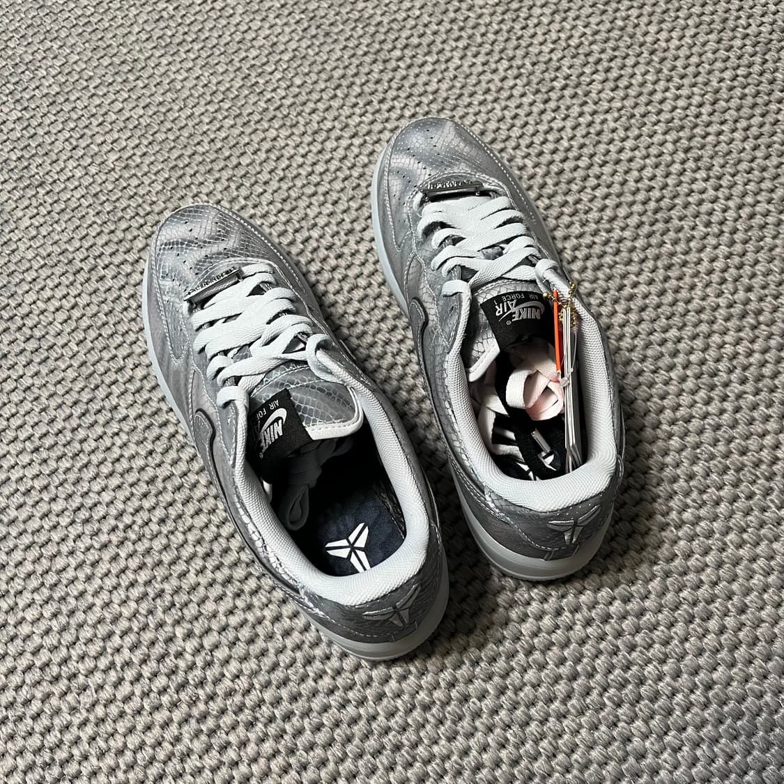 나이키 x 코비 에어포스 로우 렌티큘러 상품이미지3