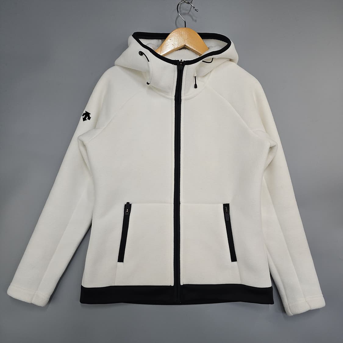 데상트(descente) 여성용 화이트 플리스 자켓 85 상품이미지1