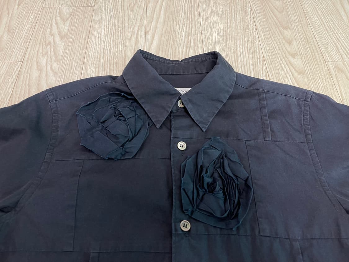 꼼데가르송 로브드 샹브레 플라워 데코 셔츠 AD2000 상품이미지2