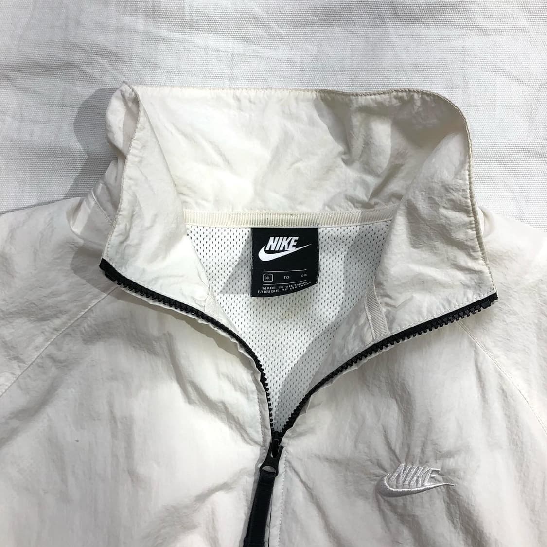 나이키 빅스우시 화이트 바람막이 XL 상품이미지5