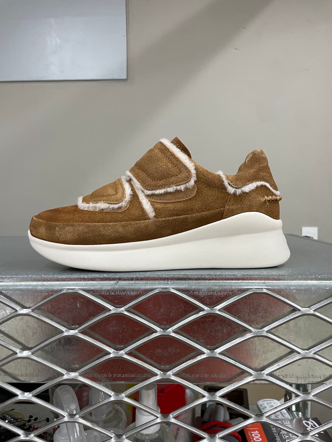 어그 애쉬비 스필 심 스니커즈 240 상품이미지1