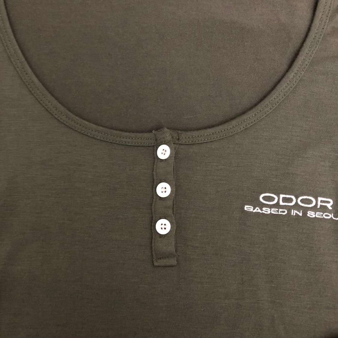 오도어 Basic button tee - 올리브 상품이미지3