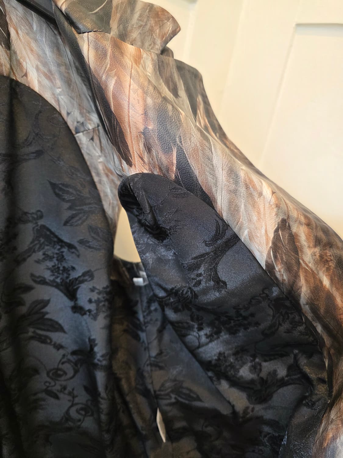 페더 패턴 명품스타일 슬리브리스롱 가죽 자켓베스트 상품이미지8