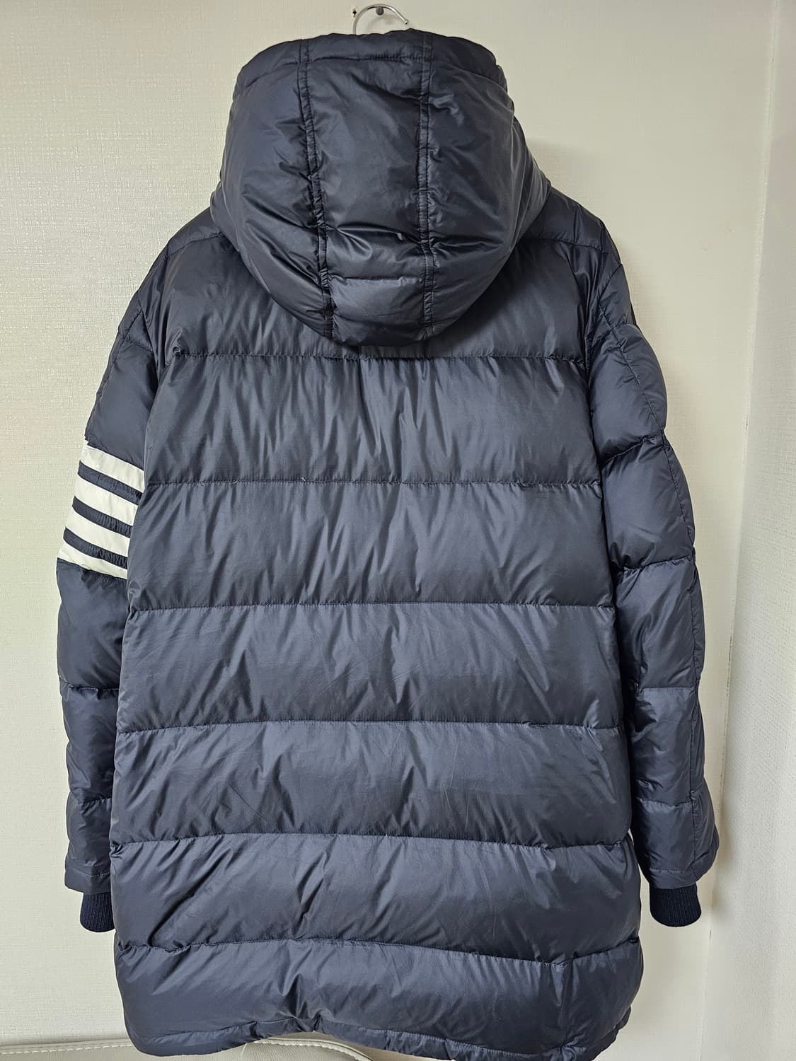 톰브라운 23fw 4바 사선완장 후드 다운필드 롱패딩(4/정품) 상품이미지4