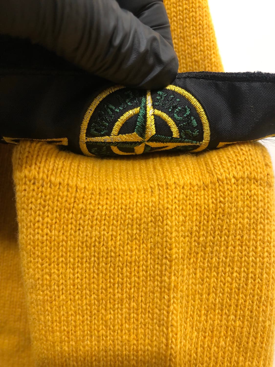 스톤아일랜드 10주년 모크넥 램스울 니트 옐로우 상품이미지4