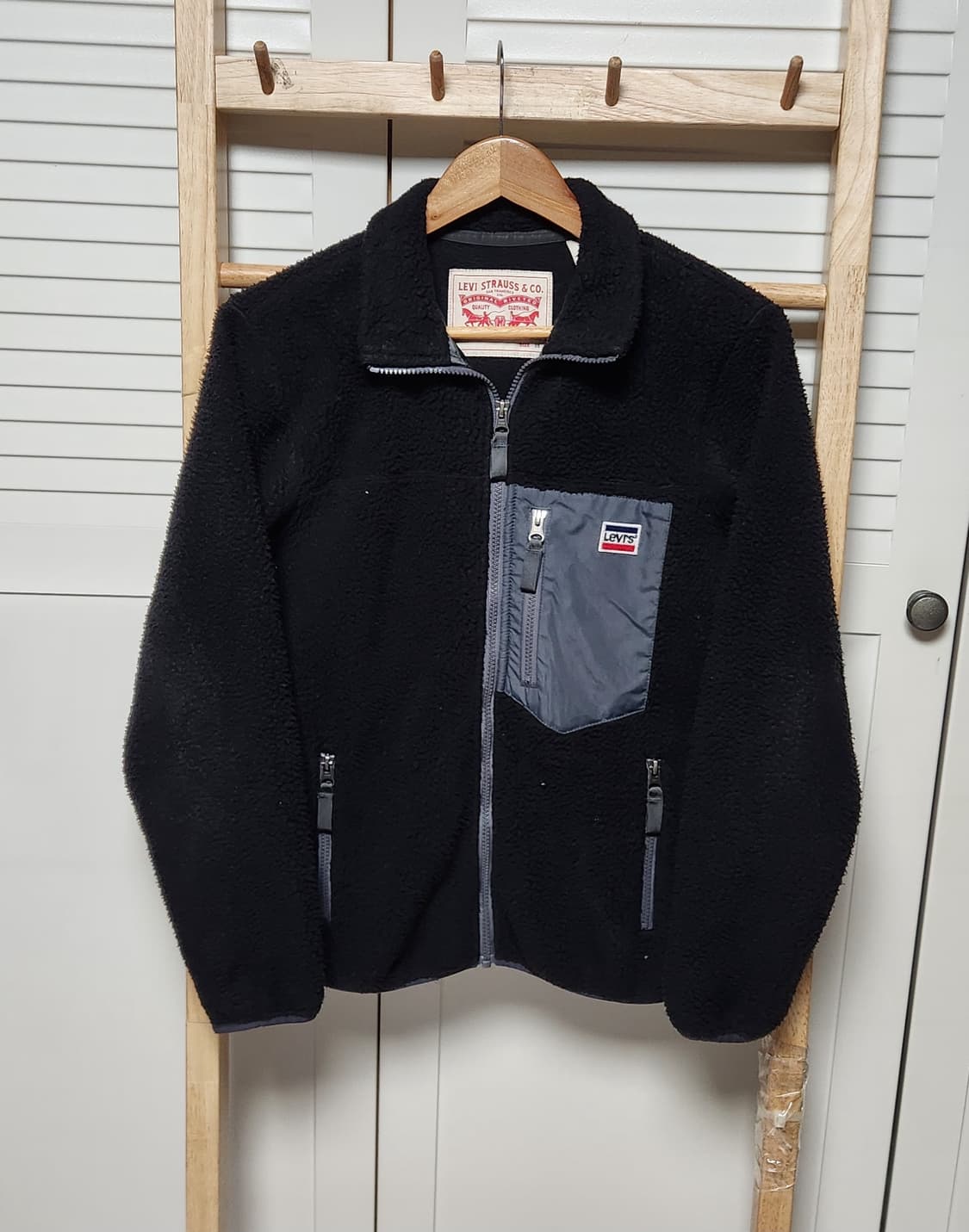 리바이스 뽀글이 블랙 후리스 자켓 상품이미지1