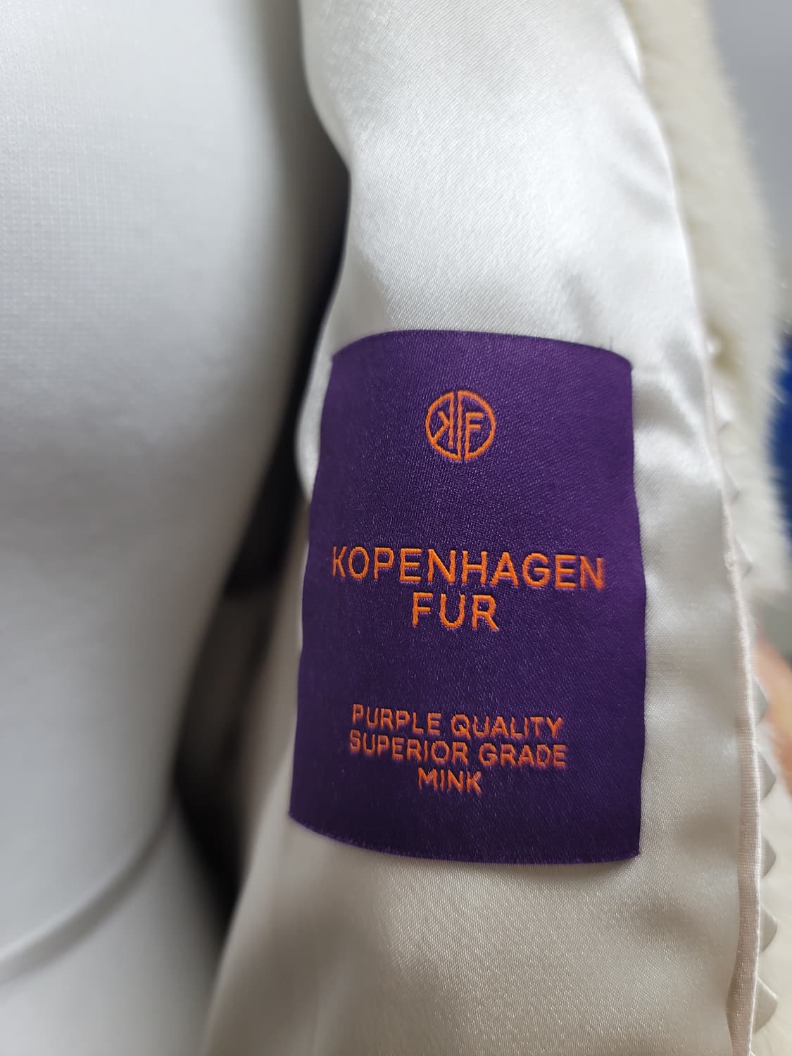 🎀코펜하겐 퍼플 등급🎀 펄화이트에 가까운 크림색 후드 밍크코트 상품이미지4