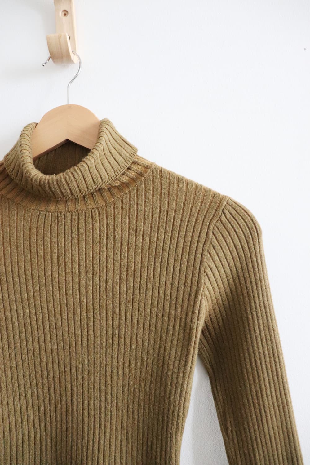 REDYAZEL olive turtleneck 상품이미지2