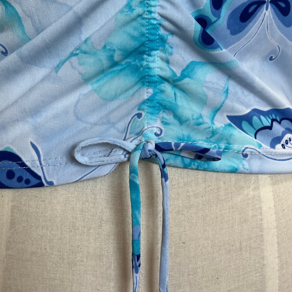 핀터깔 나비 패턴 셔링 슬리브리스 블라우스 상품이미지4