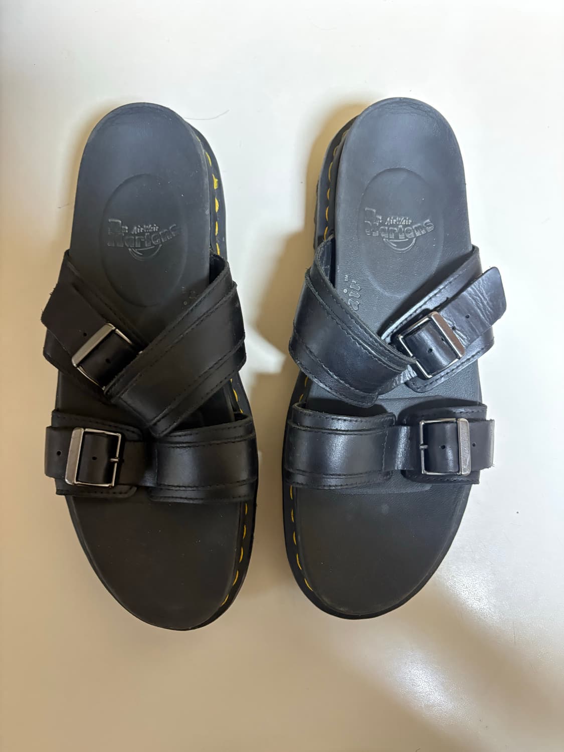 닥터마틴 블랙 가죽 샌들 상품이미지1