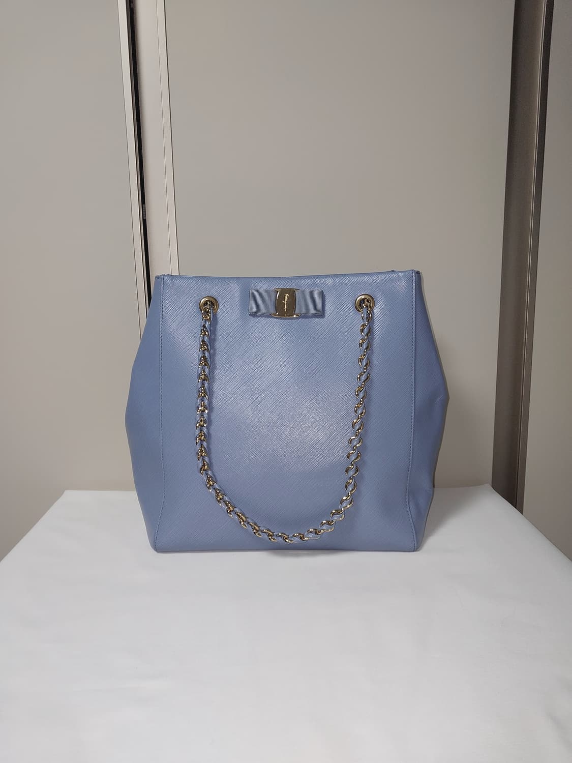 페라가모 사피아노 레더 바라 체인 숄더백 상품이미지3