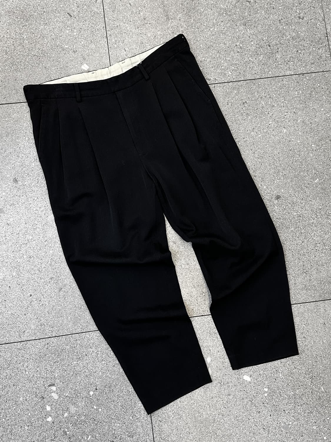 우루 도쿄 17AW 투턱 슬랙스 상품이미지1