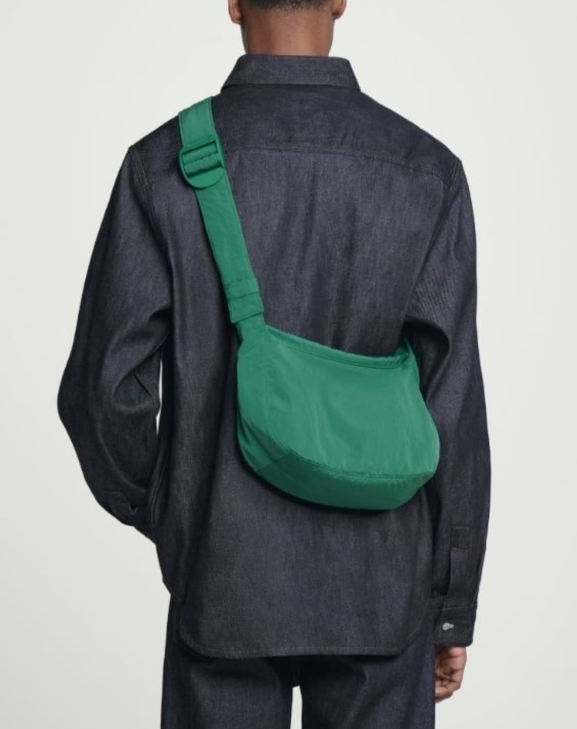 새상품) cos 나일론 크로스바디 새들백 그린 상품이미지1