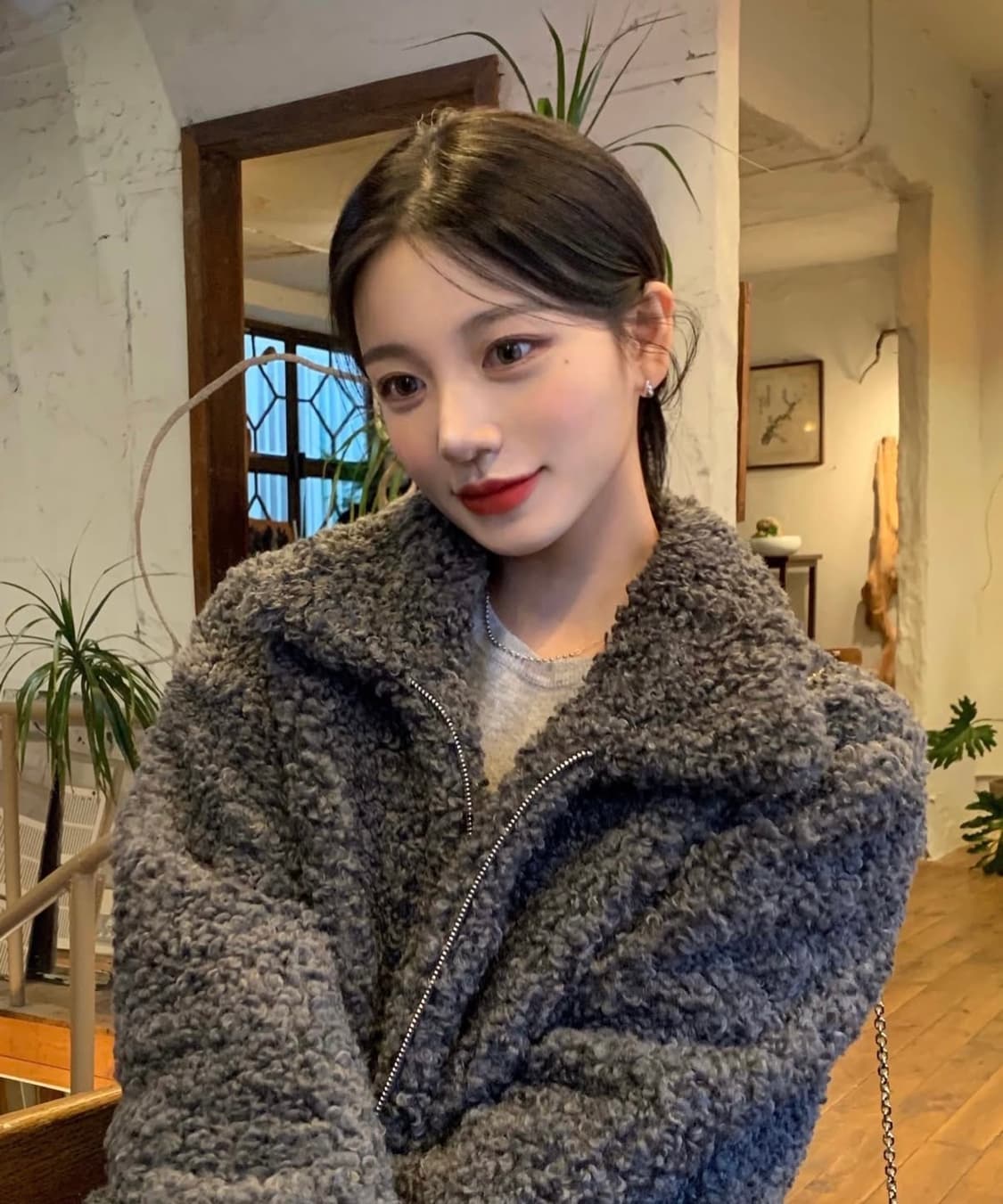 배드레스 x @am01.30 양털 부클 자켓 차콜 상품이미지3