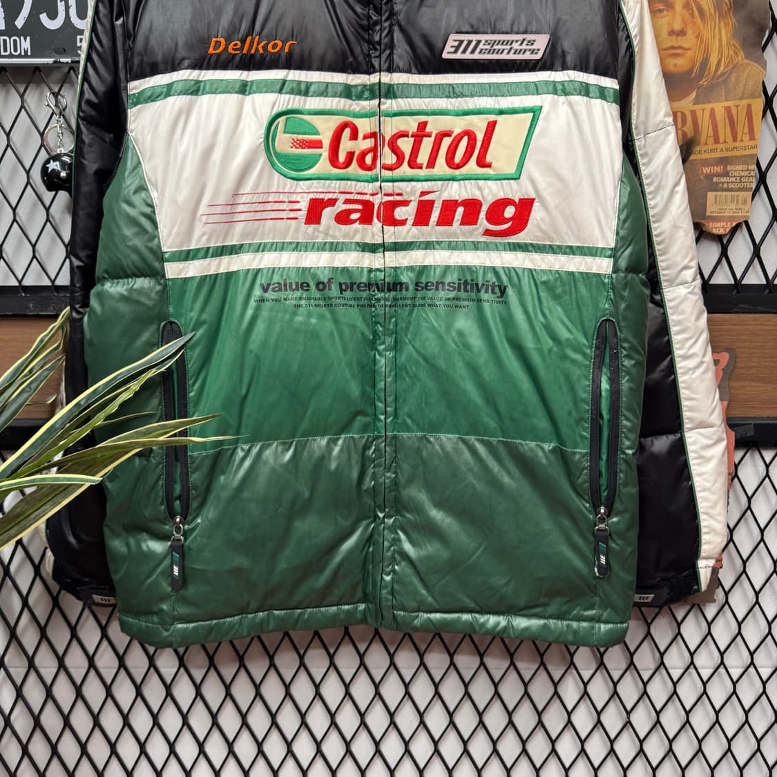 빈티지 올드스쿨 레이싱 패딩 자켓 전면 레이싱 로고 포인트 블랙 상품이미지4