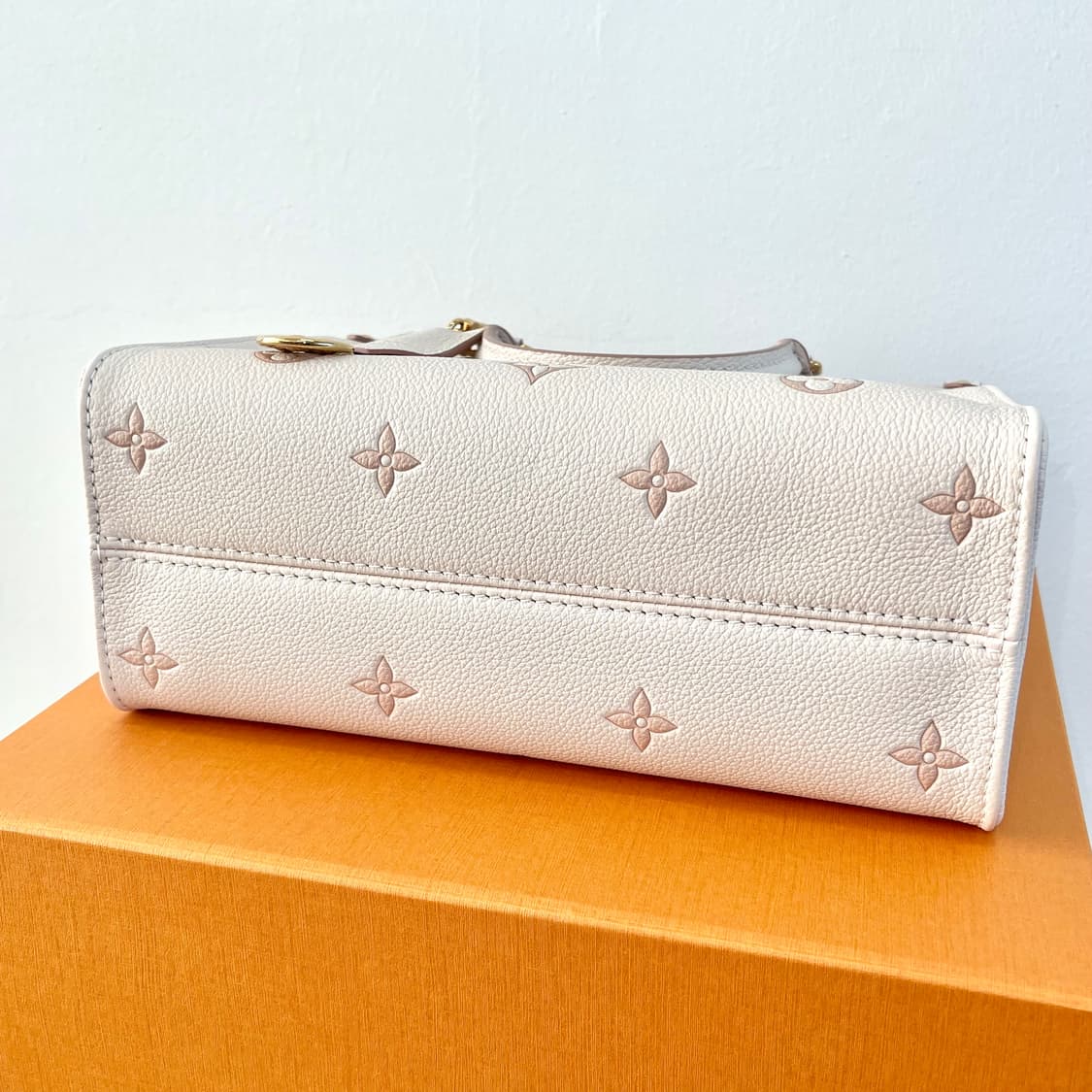 [25SS/새상품] 루이비통 온더고 PM 에덴 크로스백 가방 M14403 상품이미지10