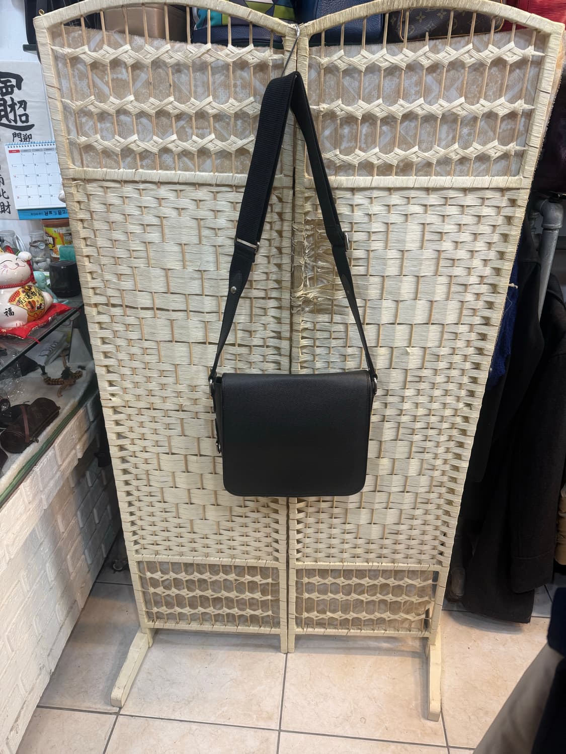 정품 루이비통 타이가 로만 메신저백 팝니다 상품이미지1