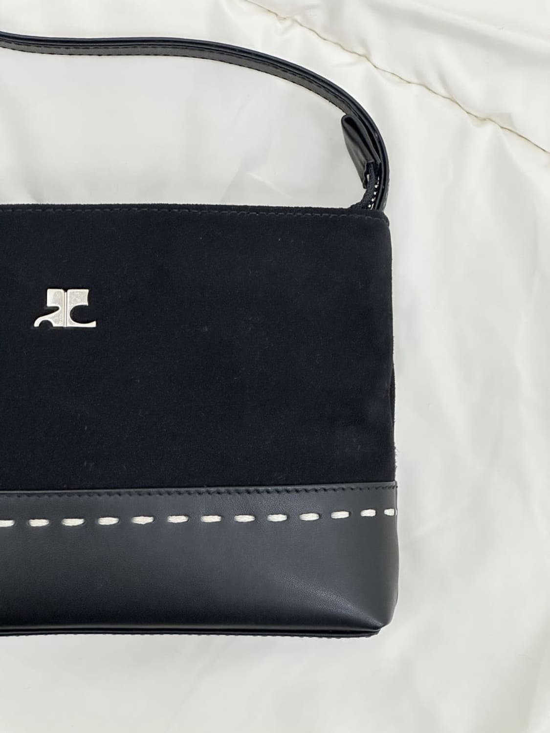 courreges / 꾸레쥬 블랙 스웨이드 미니 숄더백  상품이미지4