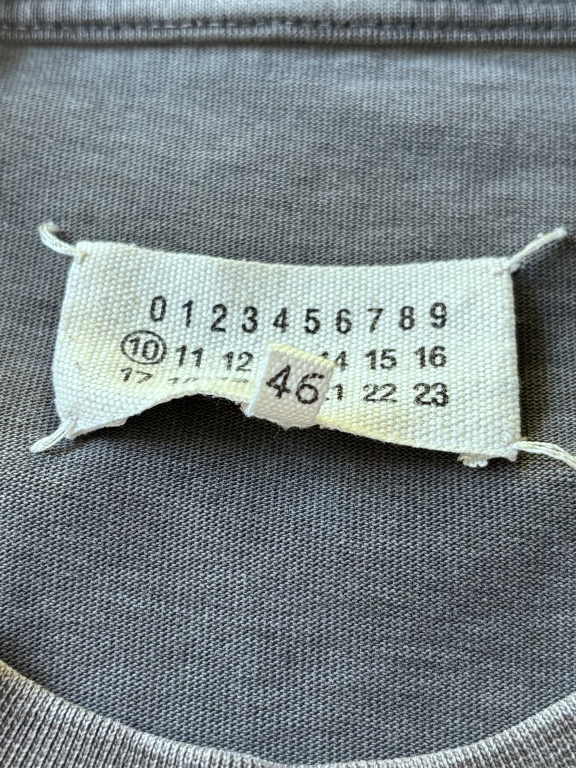 MM6 메종 마르지엘라 차콜 반팔 티셔츠 상품이미지10