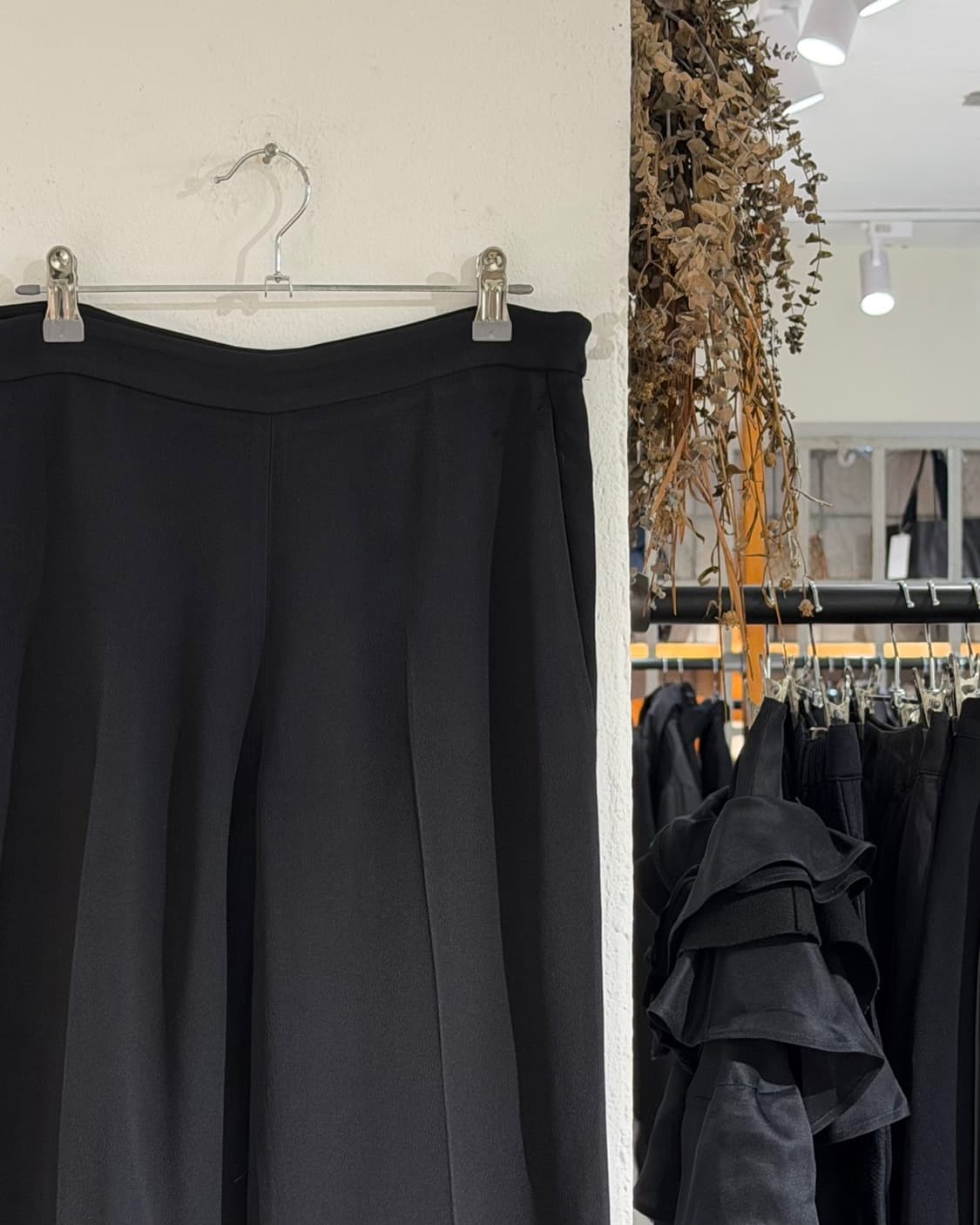 미우미우 블랙 와이드 커프스 팬츠 상품이미지4