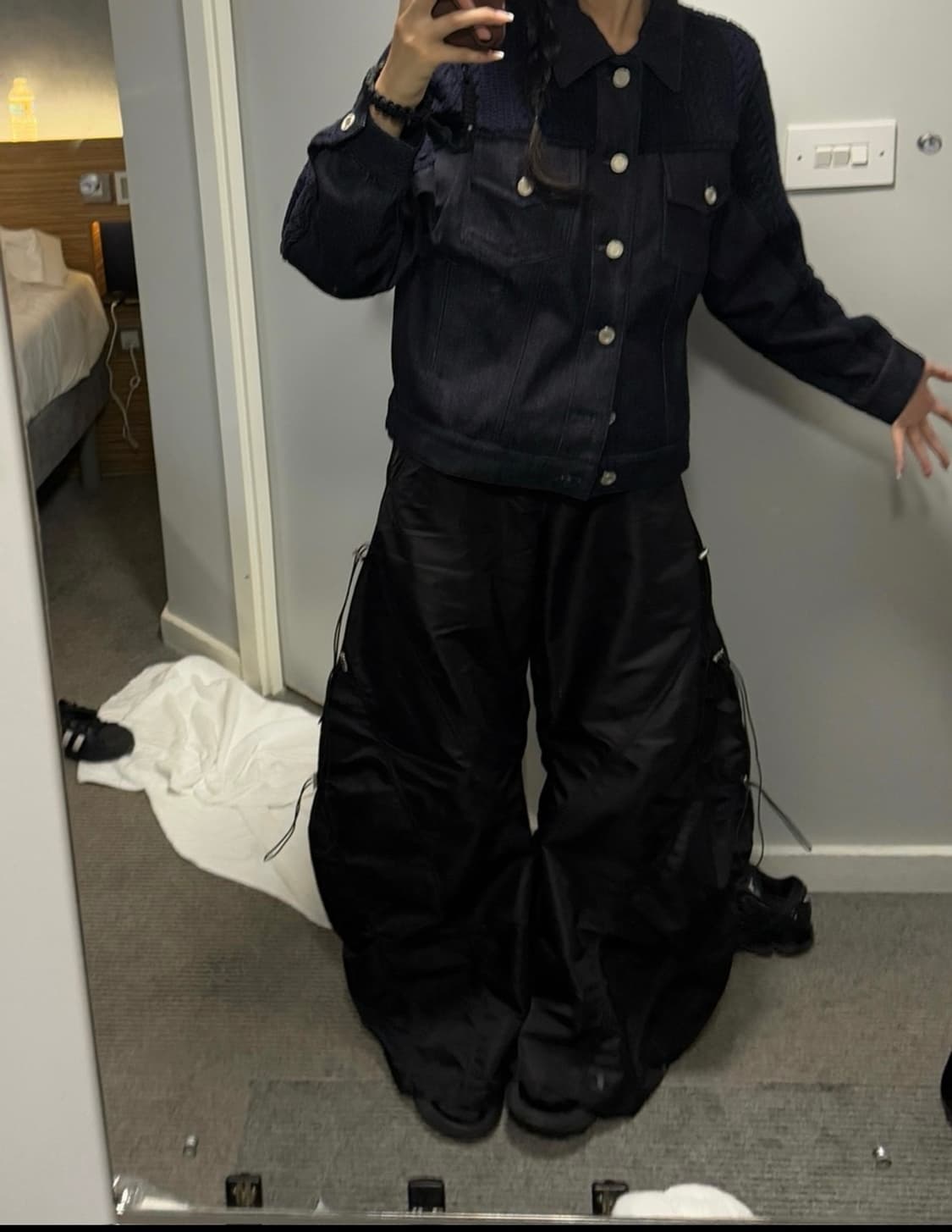 커브드 블랙 나일론바지 상품이미지1