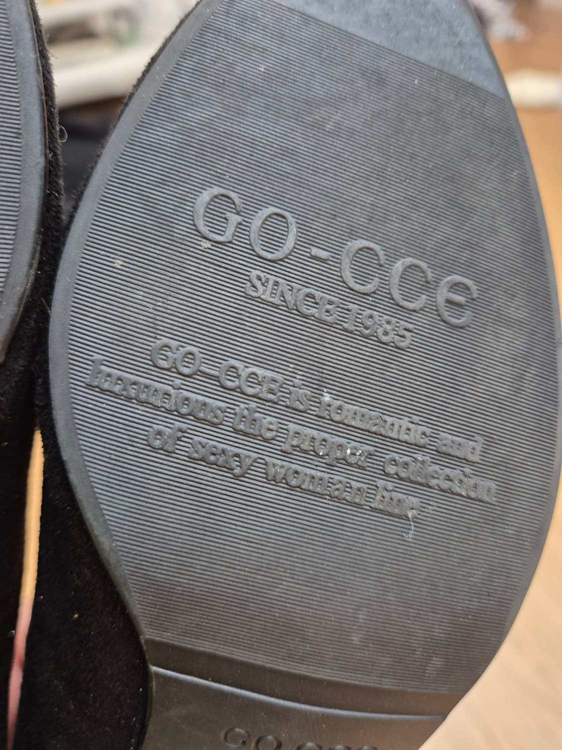 GO-CCE 브랜드의 여성 구두 245mm입니다
블랙 색상에 굽 부분에  상품이미지5