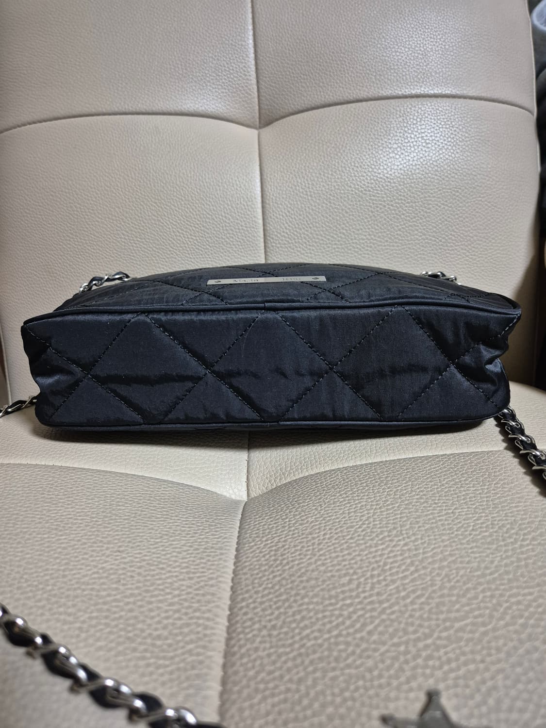 마뗑킴 펜던트 패브릭 퀼팅 미들백 2023 상품이미지6