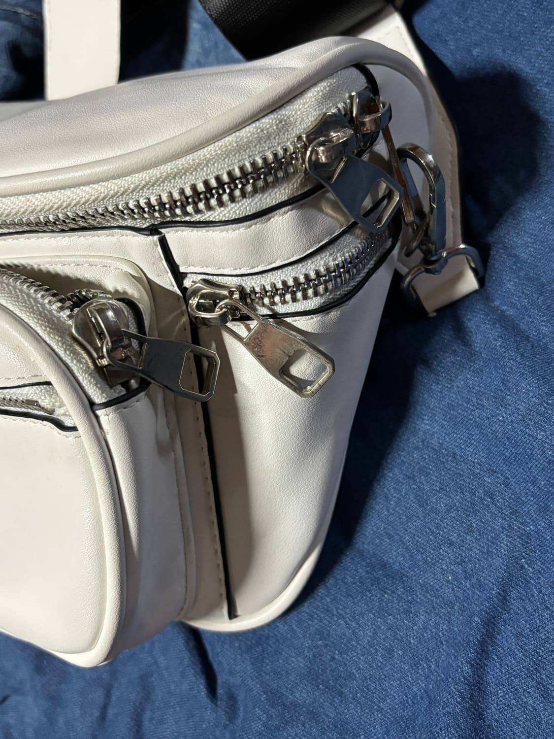 basic white cross leather bag 상품이미지4