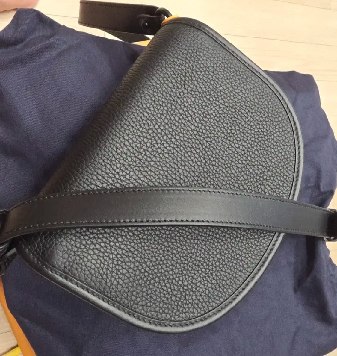 디올 갤롭 크로스백 1ADPO033LAC H00N 새상품 상품이미지5