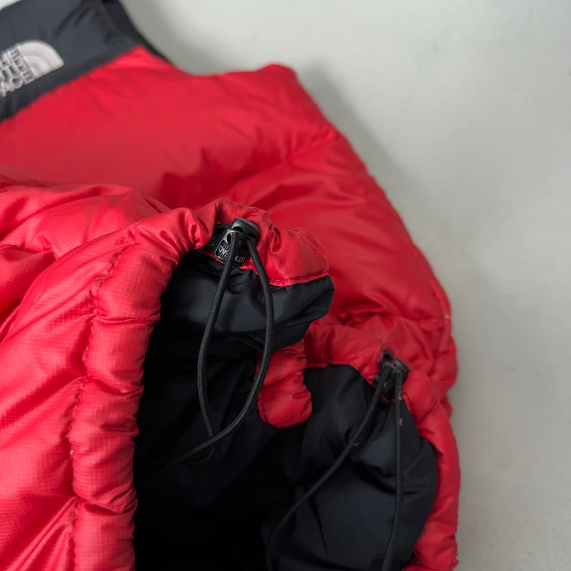 노스페이스 700 눕시 구스다운 조끼패딩 레드 상품이미지5