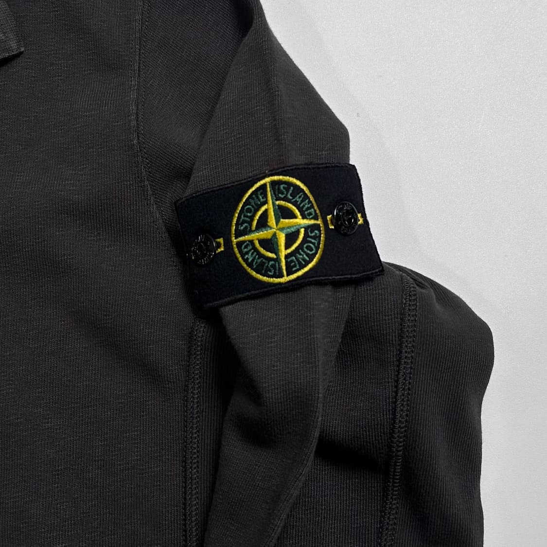 스톤아일랜드 와펜 반집업 맨투맨 상품이미지4