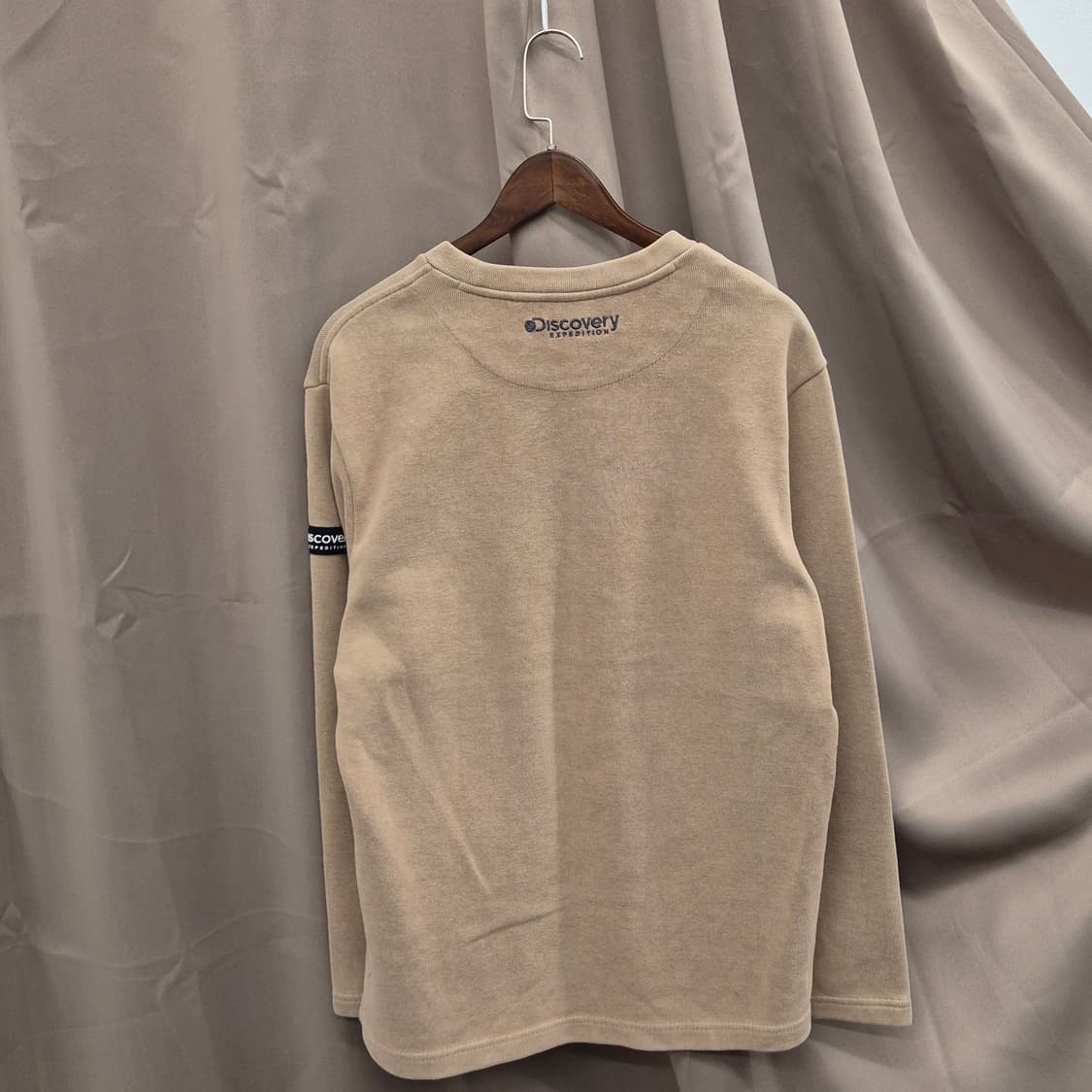 디스커버리 베이지 맨투맨 100 상품이미지3