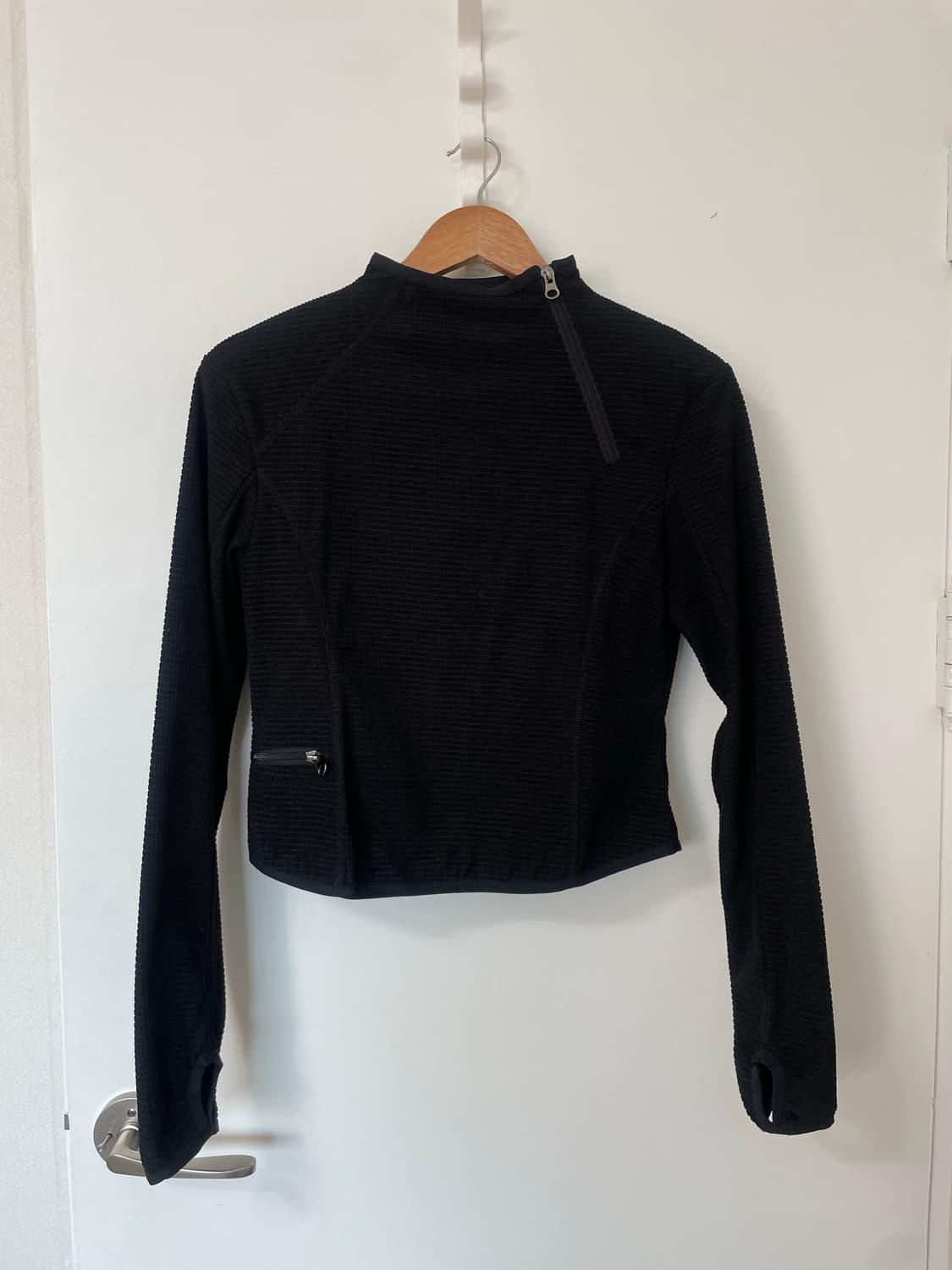 디퍼런티스 상의 탑 블랙 상품이미지1