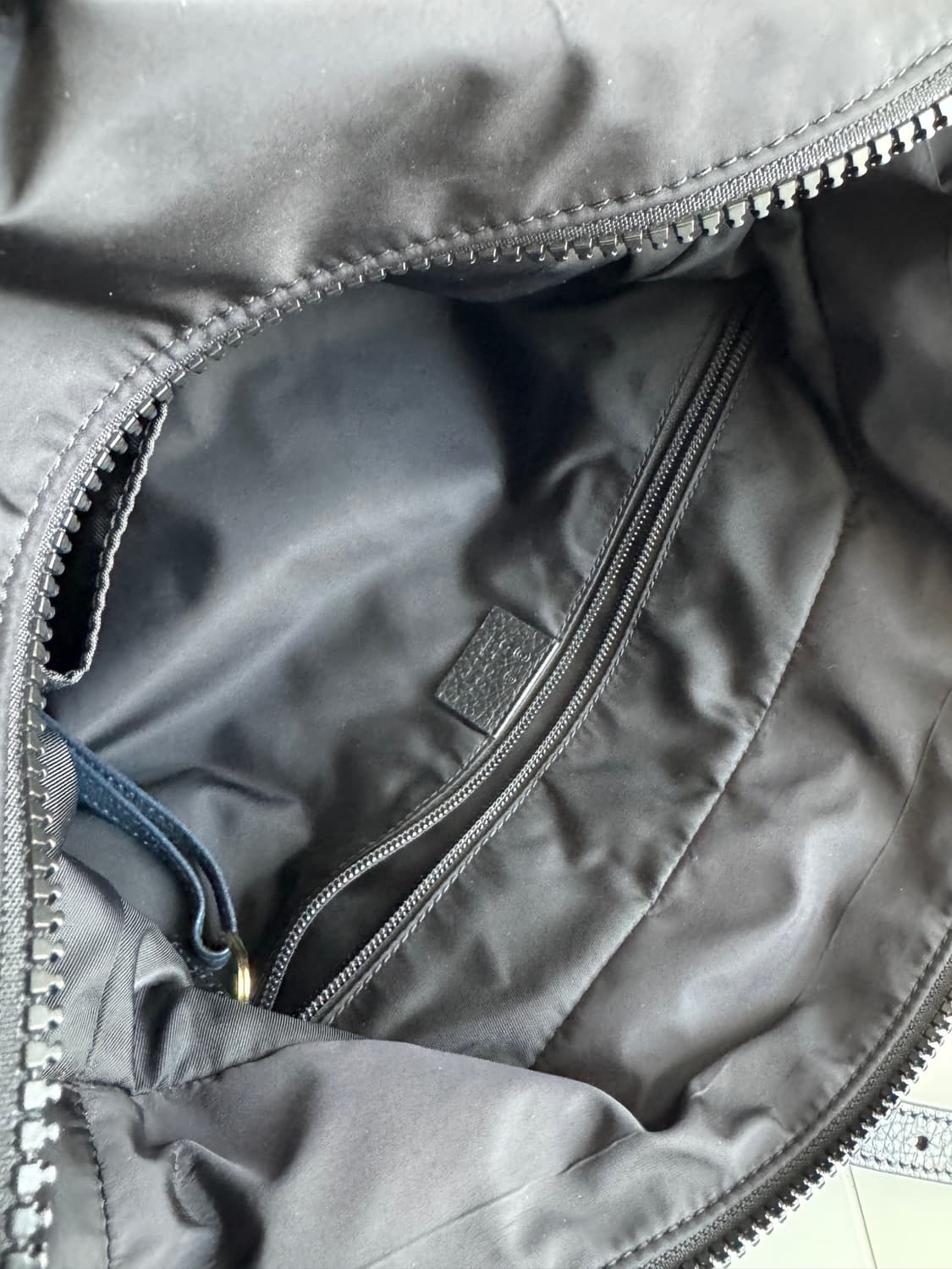 구찌 GG 나일론 토트백 미듐 상품이미지5