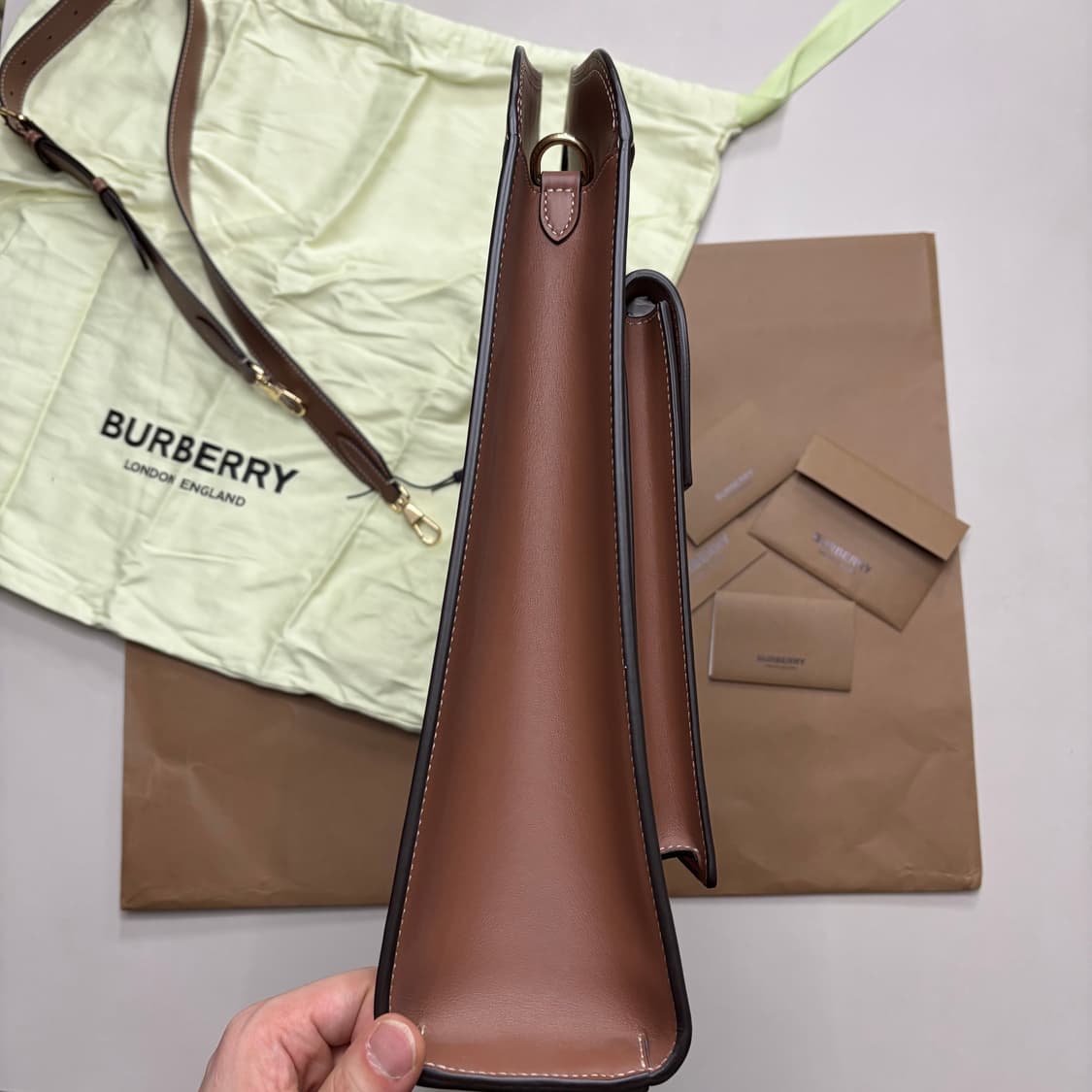 버버리 포켓 토트백 라지 올가죽 (S급) 상품이미지5